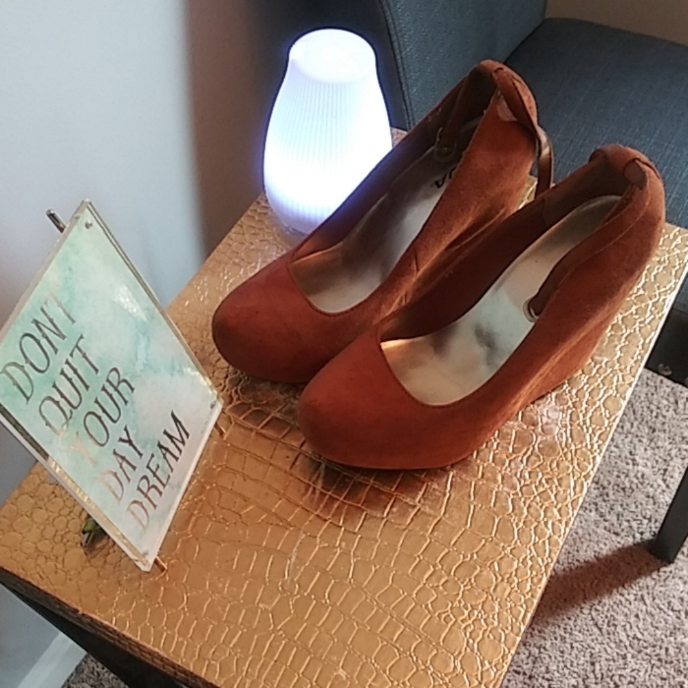 Soda BEAUTIFUL Café Suede Round-toe Platform